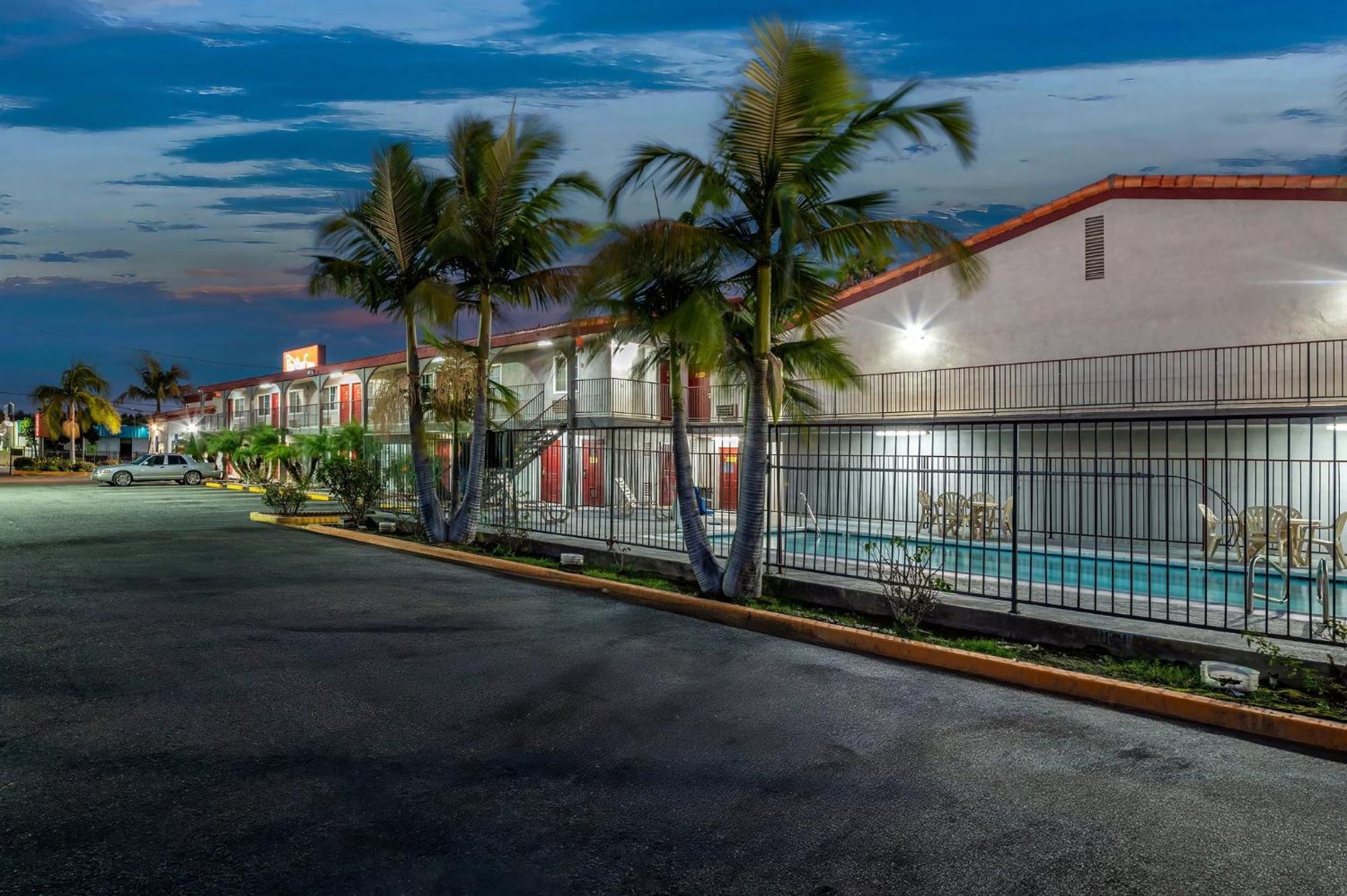 Red Roof Inn Los Angeles - Bellflower Exterior foto