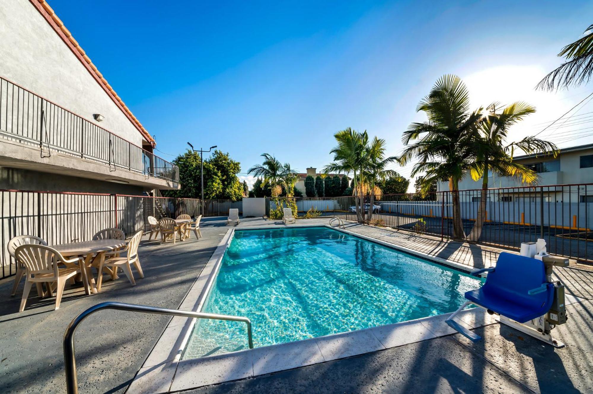 Red Roof Inn Los Angeles - Bellflower Exterior foto